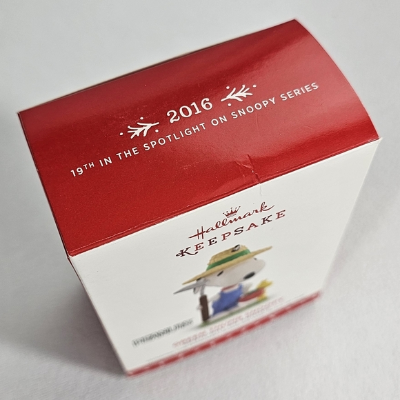 Hallmark 2016 Peanuts Green Thumb Snoopy Ornament - Picture 2 of 13